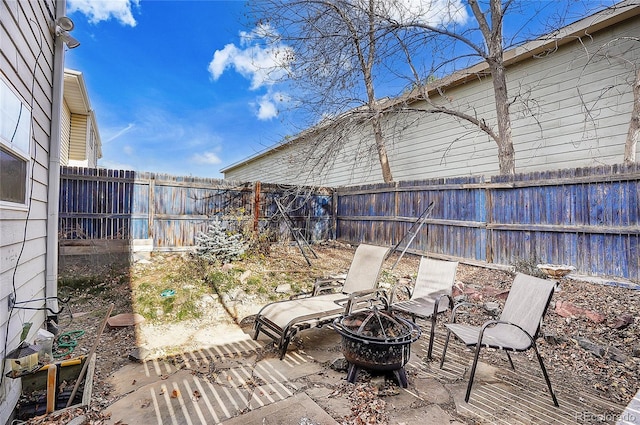 view of patio with an outdoor fire pit