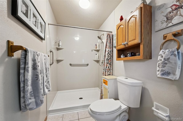 bathroom featuring a shower with curtain, tile patterned floors, toilet, and a textured ceiling