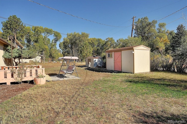 view of yard with a shed