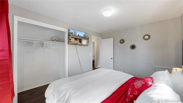 bedroom featuring dark hardwood / wood-style floors and a closet