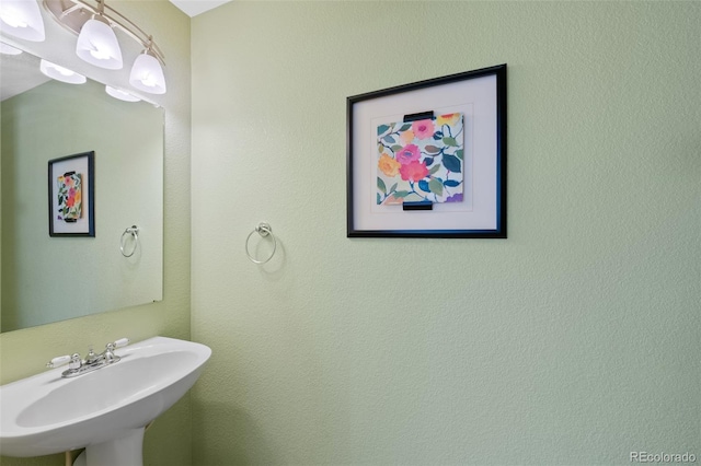 16256 E Otero Pl, Englewood, CO 80112 - bathroom featuring a sink