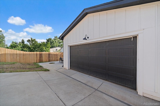 5838 S Louthan St, Littleton, CO 80120 - garage featuring driveway