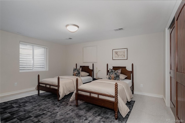 bedroom with visible vents, baseboards, carpet, and a closet