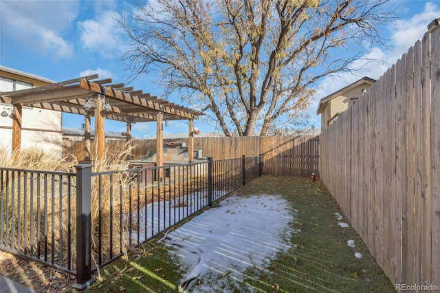 view of yard featuring a pergola