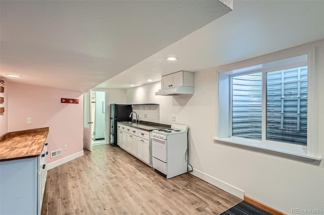 6487 W Weaver Ave, Littleton, CO 80123 - kitchen featuring electric range, baseboards, light wood finished floors, a sink, and recessed lighting