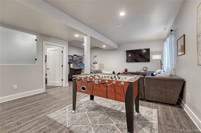 playroom with recessed lighting, baseboards, visible vents, and wood finished floors