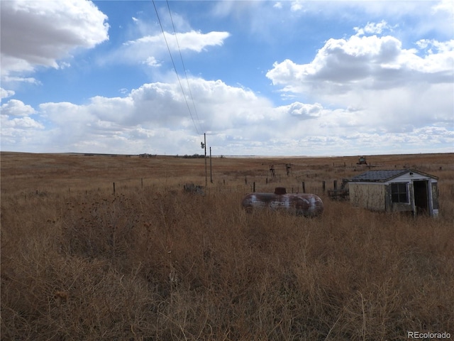 view of yard featuring a rural view