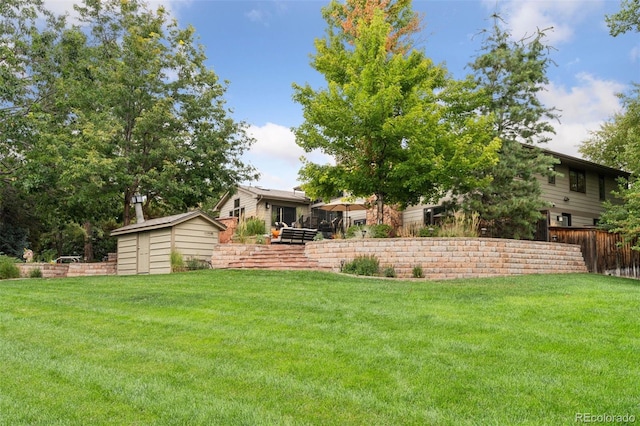 view of yard with a shed