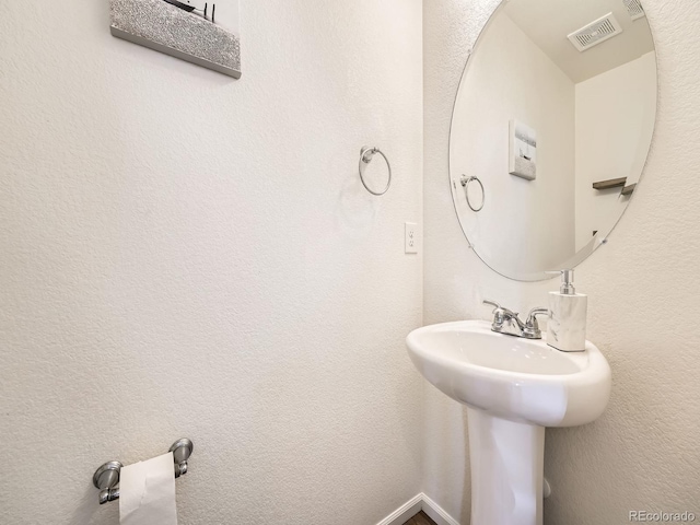 bathroom featuring sink