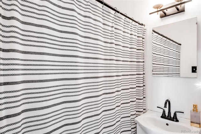 bathroom featuring a sink and a shower with shower curtain