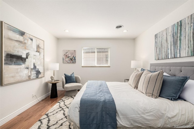 bedroom featuring visible vents, recessed lighting, baseboards, and wood finished floors