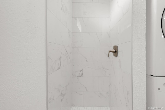 interior details featuring a tile shower and water heater