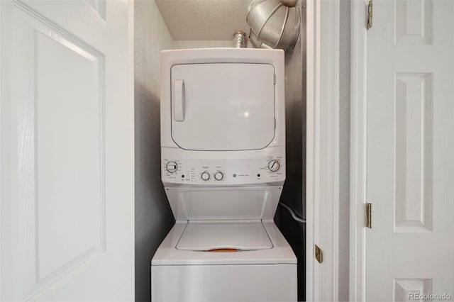 7977 Emerson Ave, Frederick, CO 80530 - washroom featuring stacked washer and clothes dryer