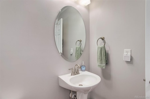 15372 E 117th Ave, Commerce City, CO 80022 - bathroom with a sink