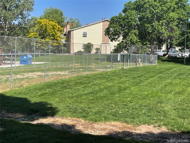 8335 Fairmount Dr Unit 2-105, Denver, CO 80247 - view of yard