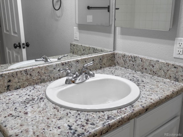 7131 S Wenatchee Way Unit C, Aurora, CO 80016 - bathroom with vanity and a textured wall