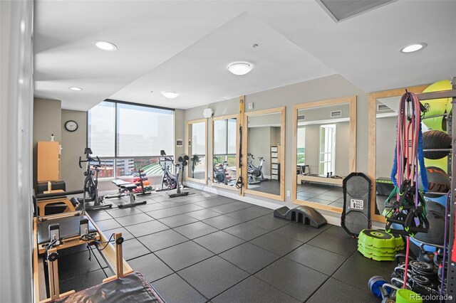 gym featuring recessed lighting