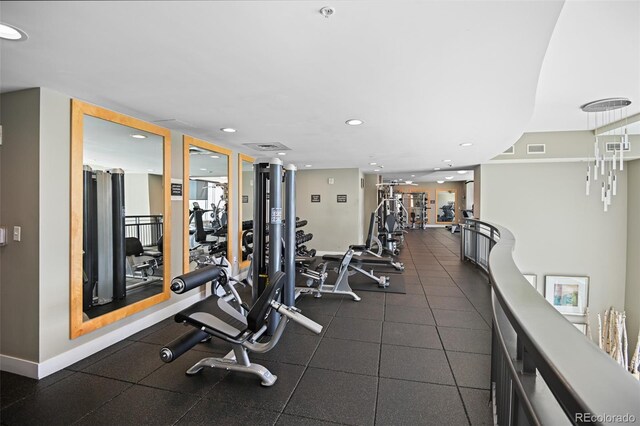 exercise room featuring baseboards, visible vents, and recessed lighting