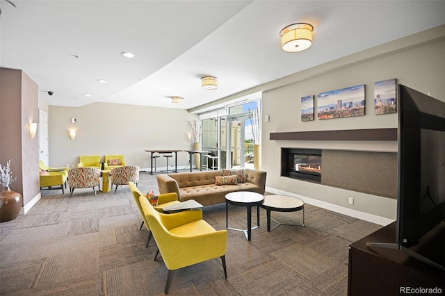 2001 Lincoln St Unit 2420, Denver, CO 80202 - living area featuring carpet flooring, baseboards, a glass covered fireplace, and recessed lighting