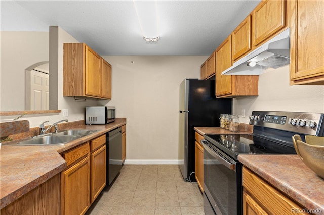 kitchen with a sink, dishwasher, under cabinet range hood, stainless steel electric range oven, and baseboards