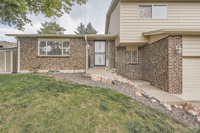 view of front of house with a front lawn