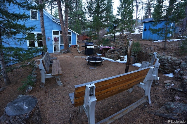 view of yard with a fire pit