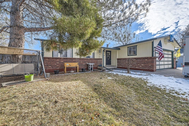 view of front facade with a front yard and a garage