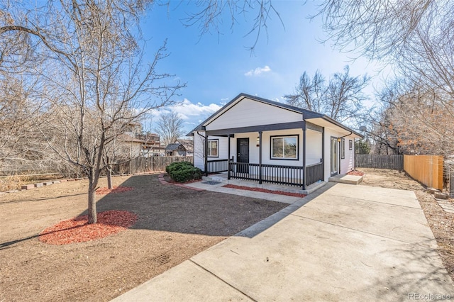 view of front of property featuring a porch