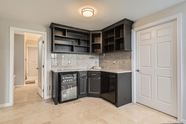 989 Graland Pl, Highlands Ranch, CO 80126 - indoor wet bar featuring wine cooler, tasteful backsplash, and baseboards