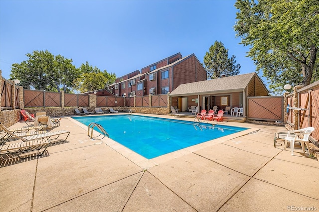 303 W Lehow Ave Unit 22, Englewood, CO 80110 - community pool featuring a patio and a fenced backyard