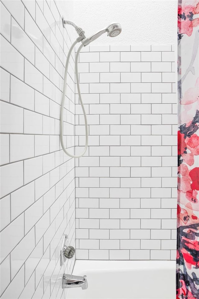 full bath with shower / bathtub combination with curtain