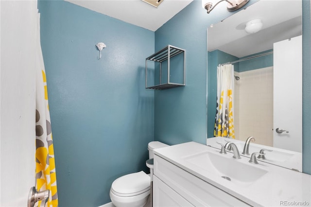 full bath with toilet, vanity, and a shower with shower curtain