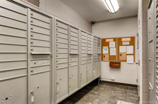 view of property's community featuring mail boxes