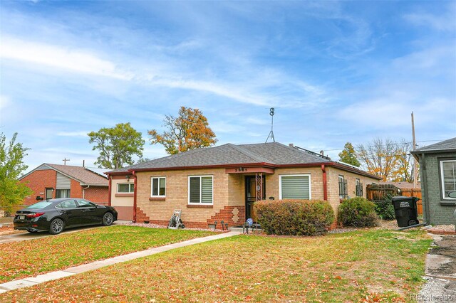 view of front of home featuring a front lawn