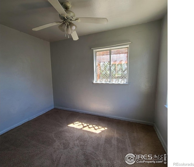 carpeted empty room featuring ceiling fan