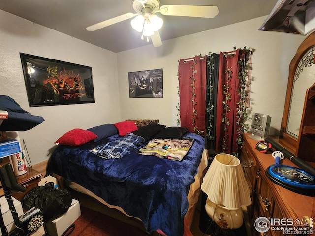 bedroom featuring ceiling fan