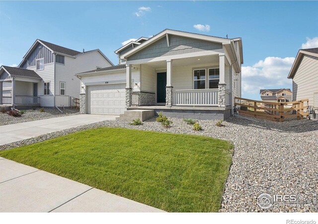 view of front facade featuring a garage, a front lawn, and a porch