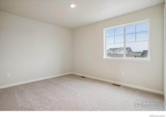 empty room with carpet floors, baseboards, visible vents, and recessed lighting