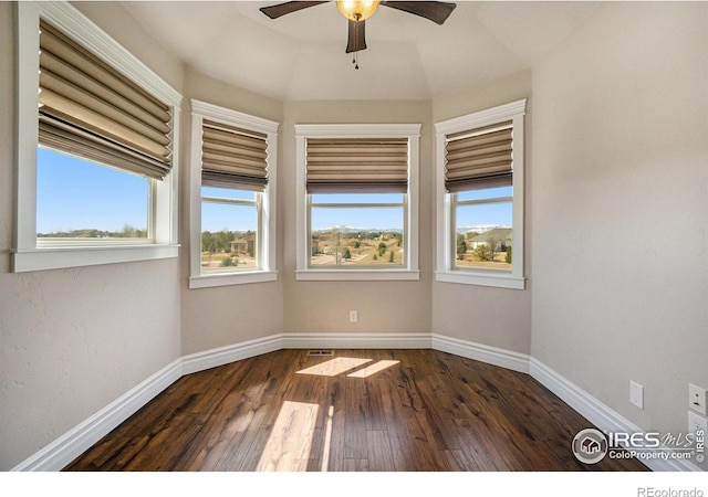 empty room featuring dark hardwood / wood-style floors and ceiling fan