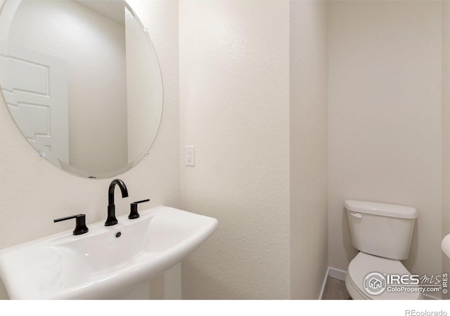 bathroom featuring toilet and sink