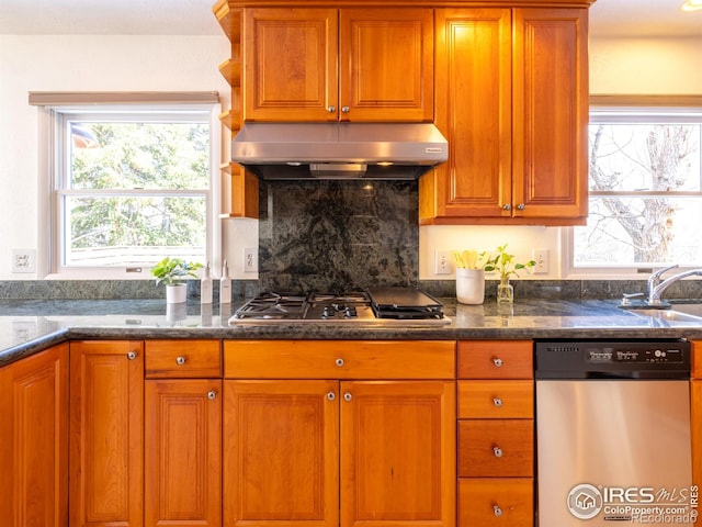 kitchen with decorative backsplash, appliances with stainless steel finishes, and sink