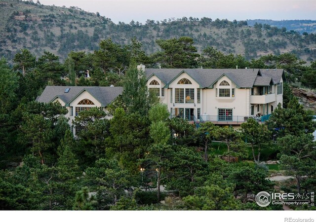 bird's eye view with a mountain view