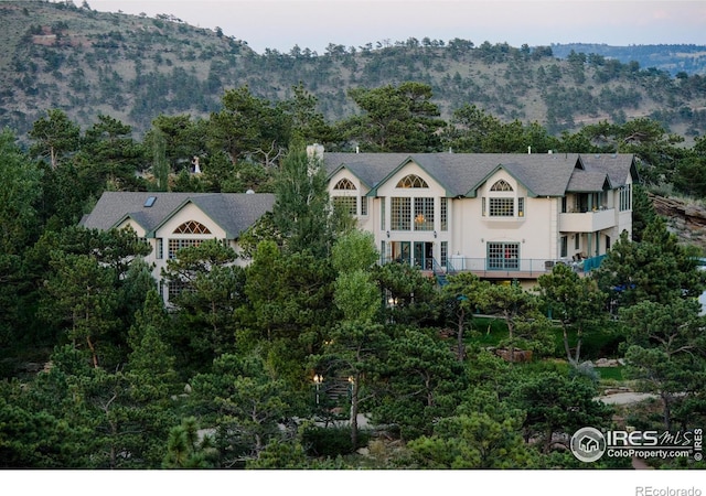 birds eye view of property featuring a mountain view