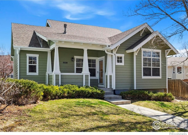 view of front of house featuring a front lawn