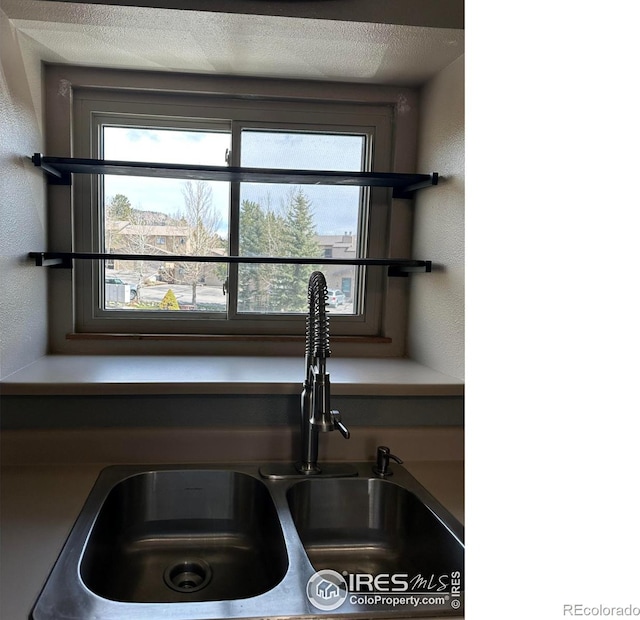 details featuring sink and a textured ceiling