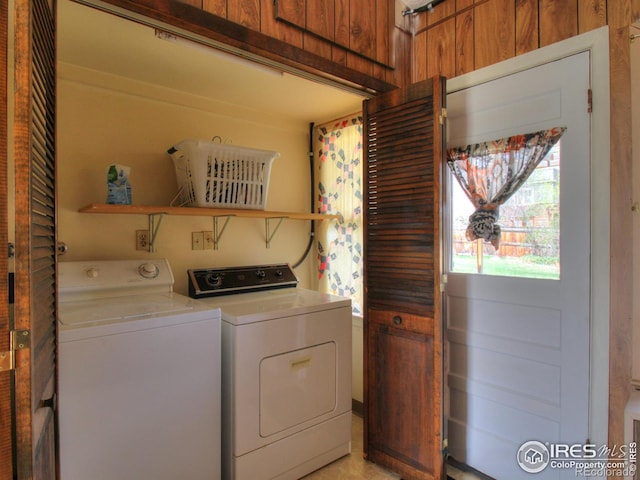 washroom featuring washer and clothes dryer