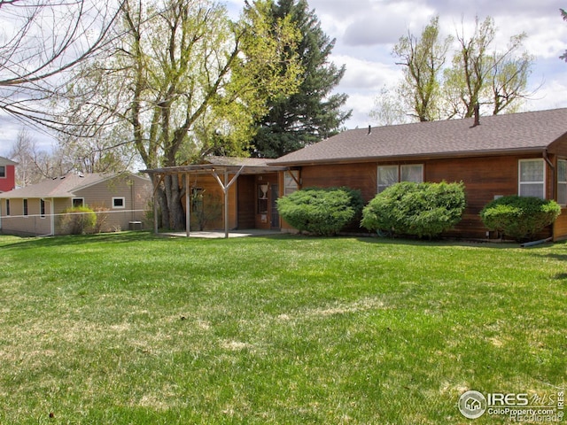 ranch-style house featuring a front lawn