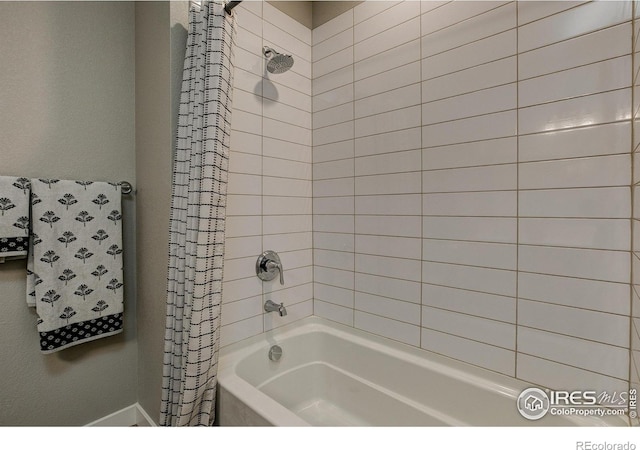 bathroom featuring shower / bath combo