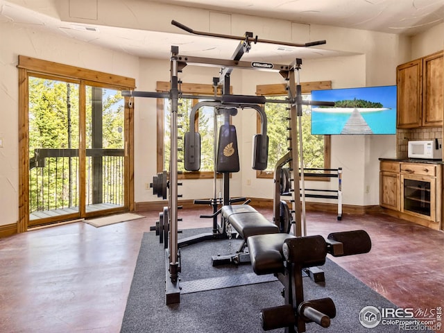 exercise room featuring concrete floors