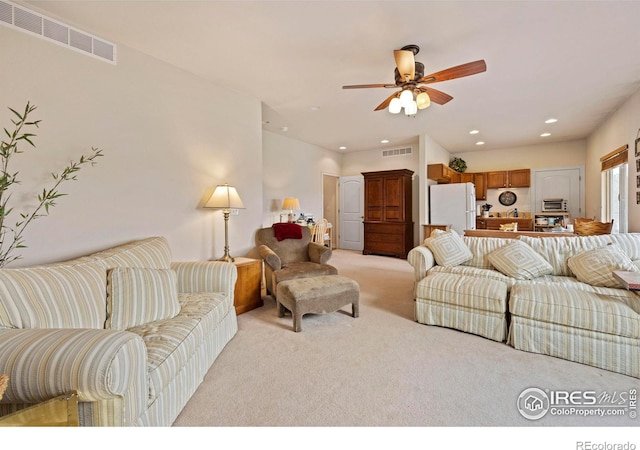 carpeted living room featuring ceiling fan